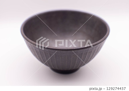 白い背景のお椀 129274437