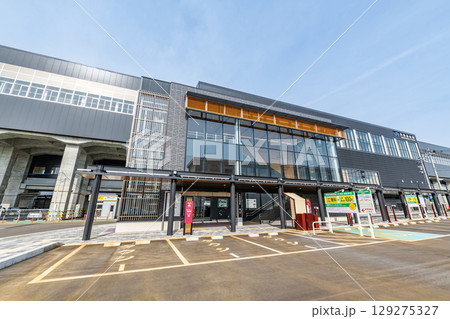 福井県あわら市　快晴のJR芦原温泉駅（東口） 129275327