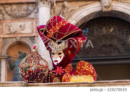 beautiful venetian masks on people during carnival in venice beautiful venetian masks on people during carnival in venice 129278019