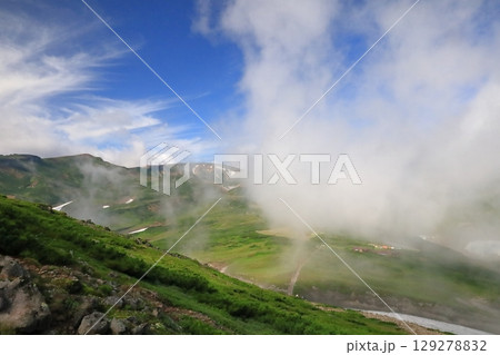 北海道の山 大雪山 黒岳から黒岳石室への登山道 凌雲岳と北鎮岳を望む 北海道の山 大雪山 黒岳から黒岳石室への登山道 凌雲岳と北鎮岳を望む 129278832