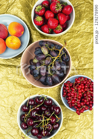 Various types of fruits. 129278990
