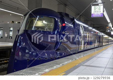 関西空港駅に停車中の南海50000系空港特急ラピート 129279556