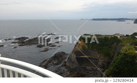 灯台から海を見渡す 灯台から海を見渡す 129280414