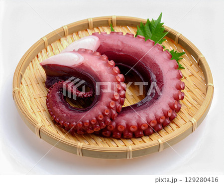 竹皿の上の茹でダコ 竹皿の上の茹でダコ 129280416