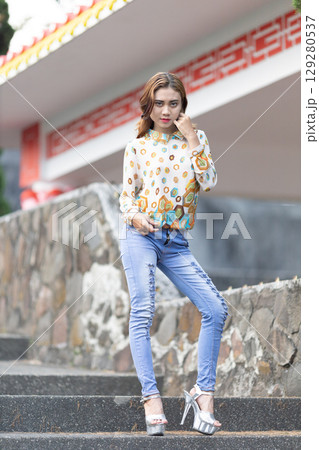 Chic Geometric Elegance 129280537