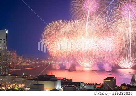 横浜みなとみらい夏祭り 花火上がるみなとみらい 横浜みなとみらい夏祭り 花火上がるみなとみらい 129280829