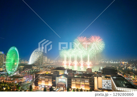 横浜みなとみらい夏祭り 花火上がるみなとみらい 横浜みなとみらい夏祭り 花火上がるみなとみらい 129280860