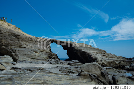 城ヶ島の馬の背洞門 129281010