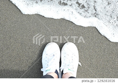 波打ち際と足 波打ち際と足 129281016