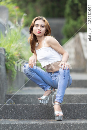 Elegant Streetwear with a Modern Twist Elegant Streetwear with a Modern Twist 129281064