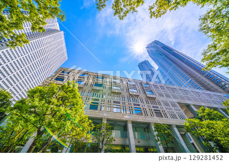 日本の東京都市景観8月5日。猛烈な暑さ…東京都庁などを望む…新時代へ、希望の光… 日本の東京都市景観8月5日。猛烈な暑さ…東京都庁などを望む…新時代へ、希望の光… 129281452