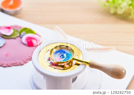 溶けたシーリングワックス 溶けたシーリングワックス 129282750