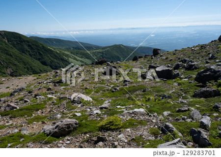 栃木県那須連山 茶臼岳登山道からの風景 129283701