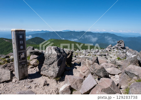栃木県那須連山 茶臼岳山頂の風景 129283738