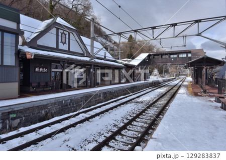 正月2日、日陰に雪が残るスイッチバックのJR篠ノ井線姨捨(おばすて)駅を訪れる 正月2日、日陰に雪が残るスイッチバックのJR篠ノ井線姨捨(おばすて)駅を訪れる 129283837