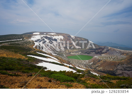 春の蔵王山とお釜 春の蔵王山とお釜 129283854