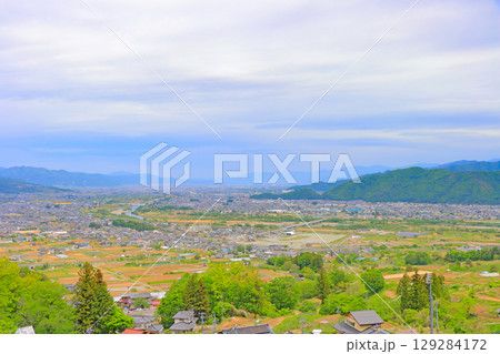 長野県長野市、姨捨駅から見た長野盆地の風景 129284172