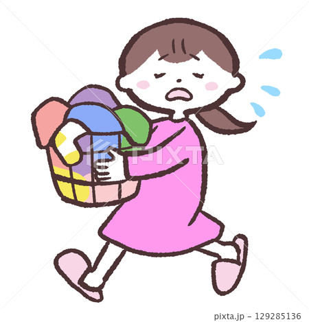 洗濯物を抱えて忙しい女性のイラスト 洗濯物を抱えて忙しい女性のイラスト 129285136