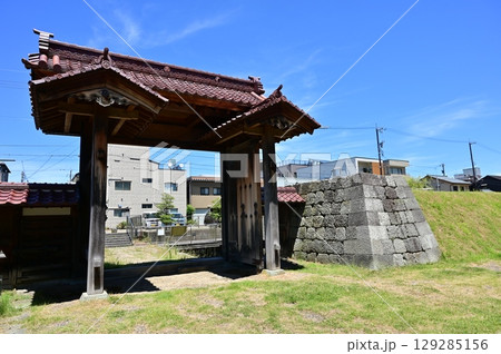 福井市立郷土歴史博物館にある福井城舎人門（とねりもん）遺構 129285156