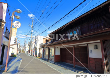 【島根県】快晴の松江の茶町商店街 【島根県】快晴の松江の茶町商店街 129285967