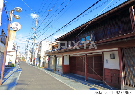 【島根県】快晴の松江の茶町商店街 129285968