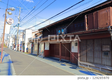 【島根県】快晴の松江の茶町商店街 129285970