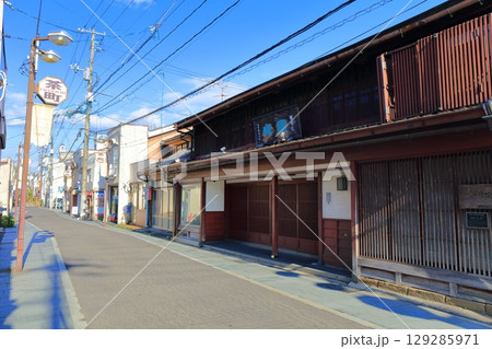 【島根県】快晴の松江の茶町商店街 【島根県】快晴の松江の茶町商店街 129285971