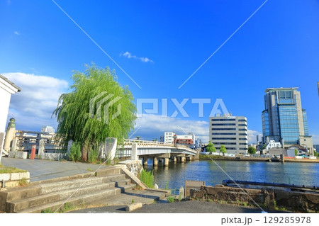 【島根県】快晴の松江の電信発祥の地と松江大橋 【島根県】快晴の松江の電信発祥の地と松江大橋 129285978