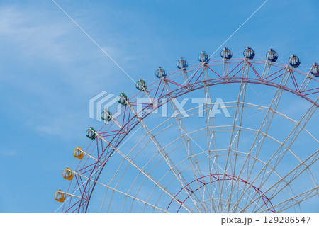 カラフルな観覧車　大阪・りんくうエリア 129286547