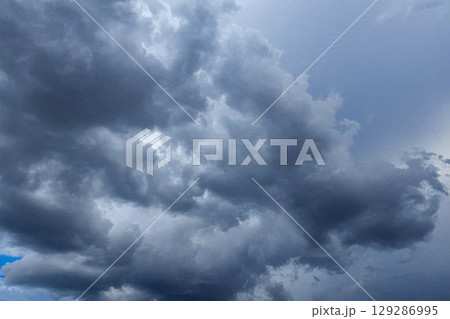 嵐の前触れ、雷雲が近づく05 嵐の前触れ、雷雲が近づく05 129286995