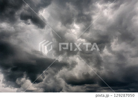嵐の前触れ、雷雲が近づく15 嵐の前触れ、雷雲が近づく15 129287050