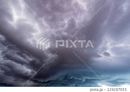 嵐の前触れ、雷雲が近づく20 129287055