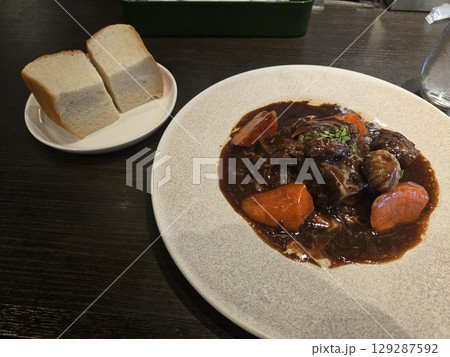 和牛の赤ワイン煮込み 和牛の赤ワイン煮込み 129287592