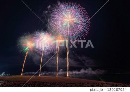 《新潟県》ぎおん柏崎まつり海の大花火大会 《新潟県》ぎおん柏崎まつり海の大花火大会 129287924