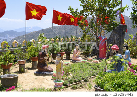 Sculptures depicting Buddha as a child among relatives at Hua Da Bao Monastery 129289442