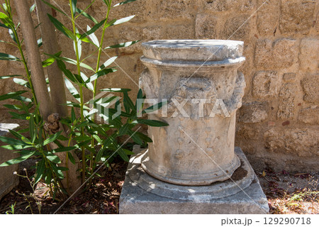 Greek elements of architectural decorations of buildings, columns, pommel and patterns 129290718