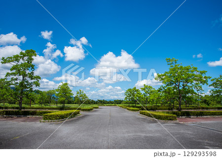 《夏の背景素材》爽やかな青空と白い雲 129293598