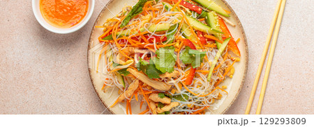 Delicious asian salad with rice noodles, chicken and vegetables, a healthy meal in oriental style 129293809