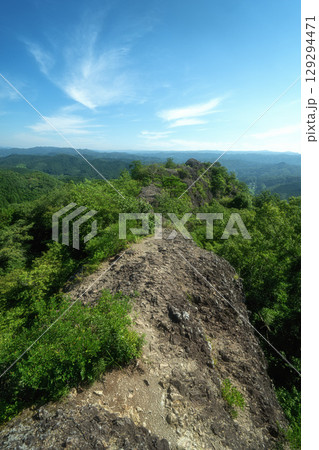 真夏の登山風景 129294471