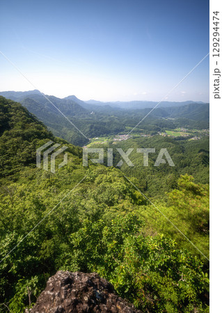 真夏の登山風景 129294474