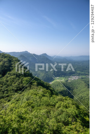 真夏の登山風景 129294487