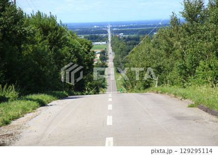 天に続く道の風景_北海道 天に続く道の風景_北海道 129295114