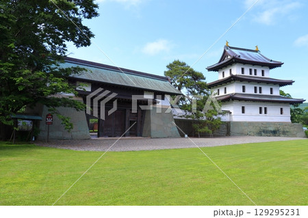 北海道 松前町の松前城 本丸と御門 北海道 松前町の松前城 本丸と御門 129295231