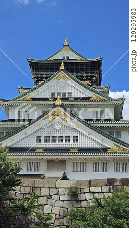 This is Osaka castle  129295983