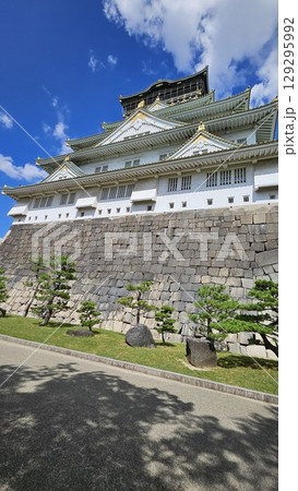 This is Osaka castle  129295992