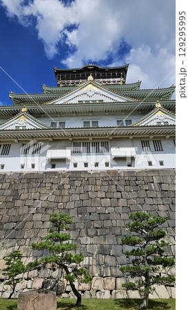This is Osaka castle  129295995