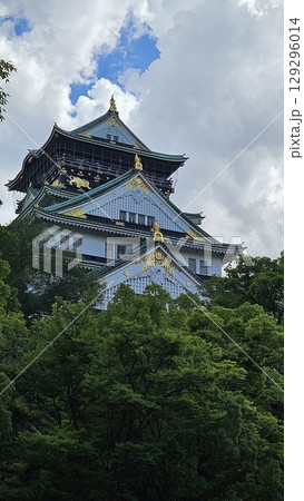 This is Osaka castle  129296014