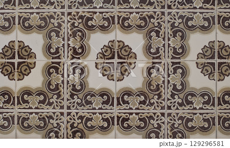 Portuguese glazed tiles 113 Portuguese glazed tiles 113 129296581