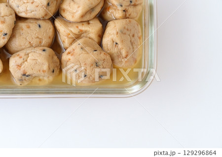 一口サイズのがんもの煮物 - ふっくら、じゅわっと、おいしい 一口サイズのがんもの煮物 - ふっくら、じゅわっと、おいしい 129296864