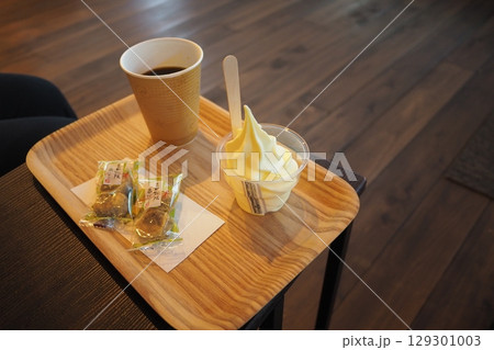 お茶屋さんで休憩　ソフトクリームと団子のコーヒーセット 129301003